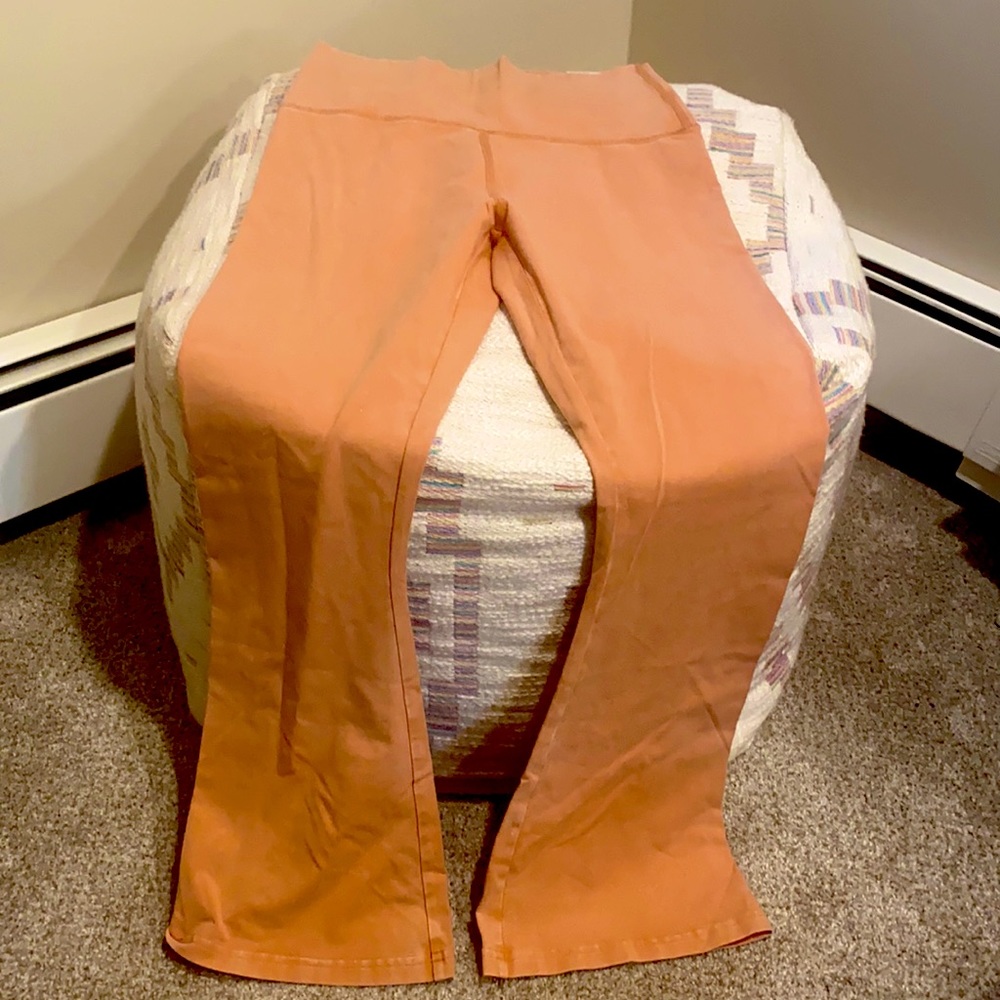 Peach cropped yoga pants! By Aerie size M never worn!
